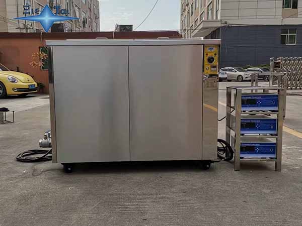 超聲波清洗設(shè)備為什么能延長(zhǎng)注塑模具的壽命？