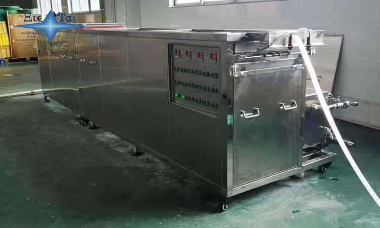 潔泰小型超聲波清洗機(jī)是如何完成清洗機(jī)工作的呢? 潔泰小型超聲波清洗機(jī)是如何完成清洗機(jī)工作的呢?