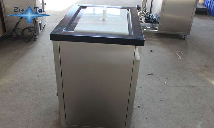 超聲波清洗機(jī):提升金屬電池接頭導(dǎo)電性和壽命的效果和注意事項(xiàng) 超聲波清洗機(jī):提升金屬電池接頭導(dǎo)電性和壽命的效果和注意事項(xiàng)